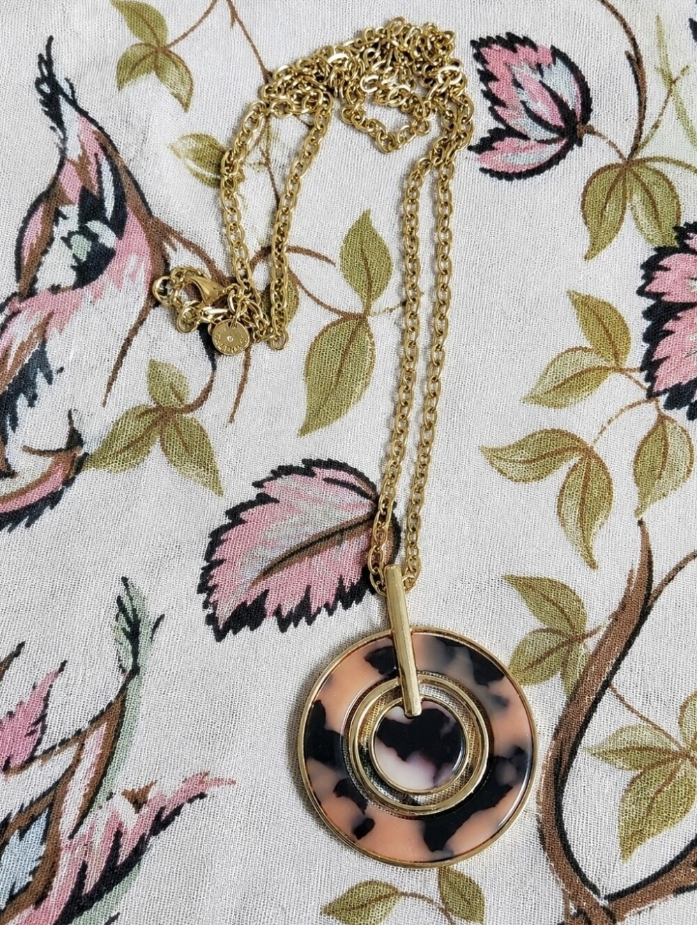 TALBOT'S Talbots Mottled Blush Flesh Leopard Gold Tone Lucite Acetate Necklace
